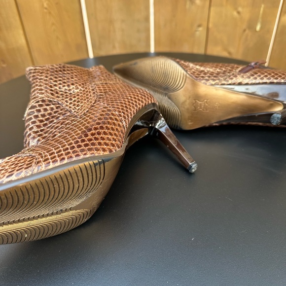 Vero Cuoio Funky pointy toed ankle boots. - Picture 3 of 6